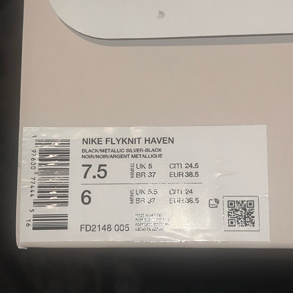 Nike Black womens Flyknit Haven